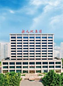 至暗時(shí)刻，我們?cè)撊绾味冗^？